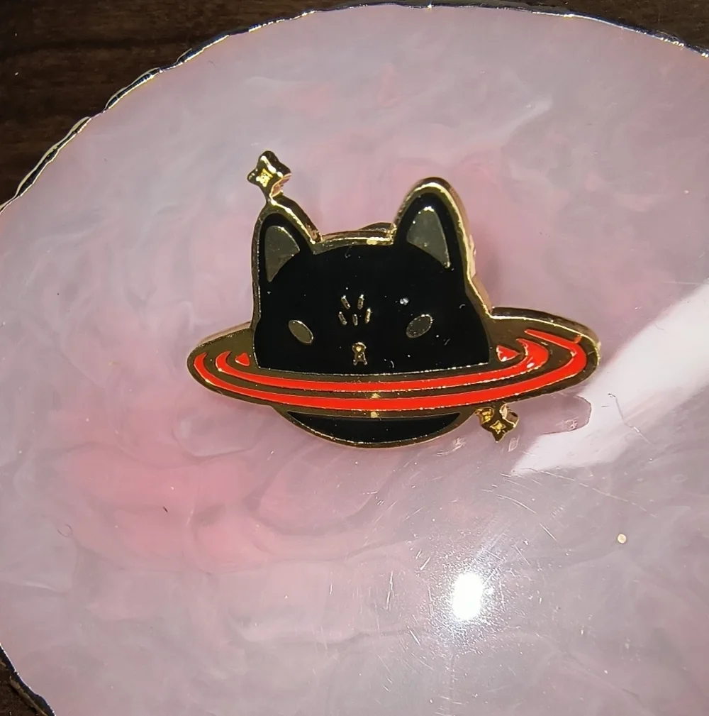 Women’s jewelry black and red unique fashion enamel cat pin